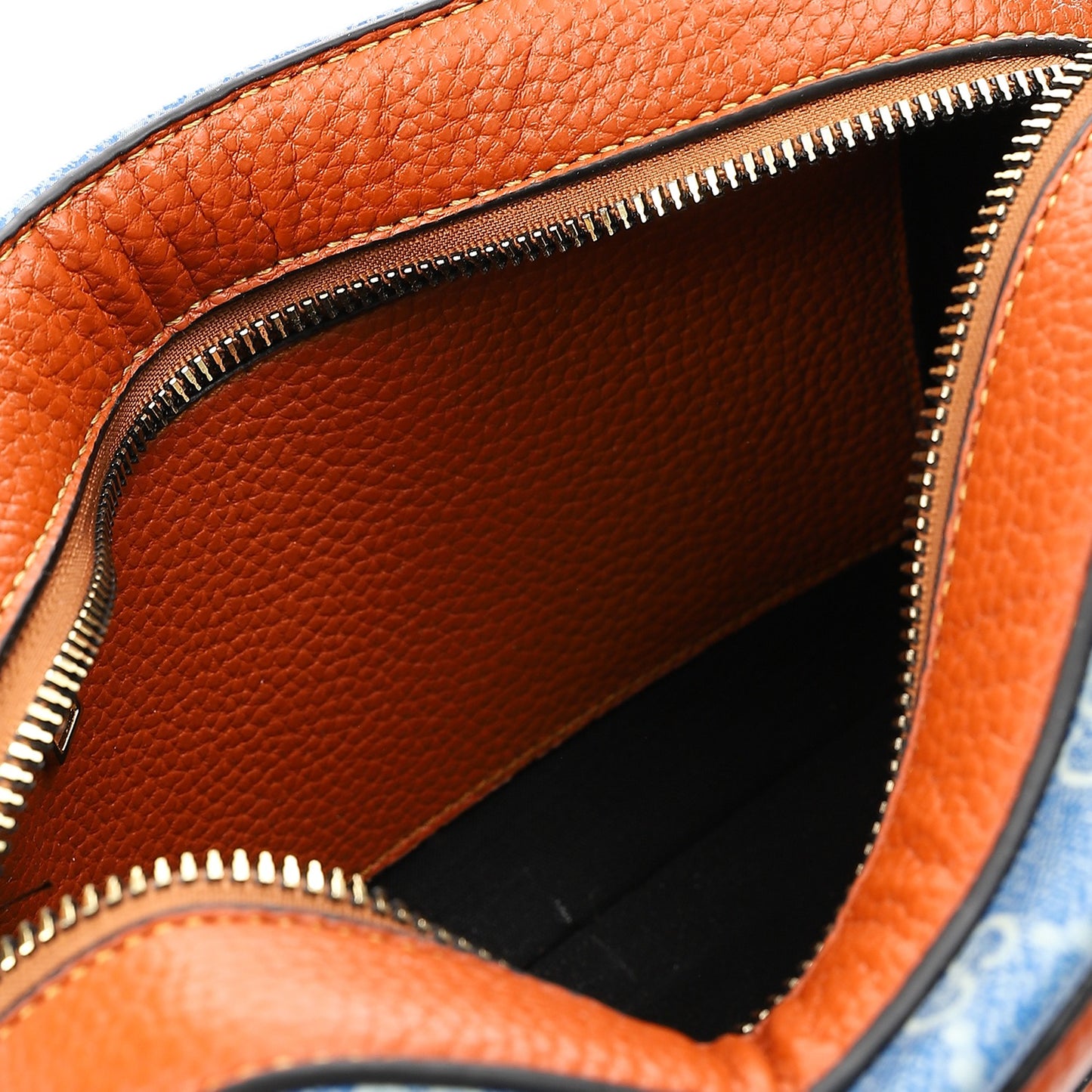 Signature Crossbody – Classic Edition